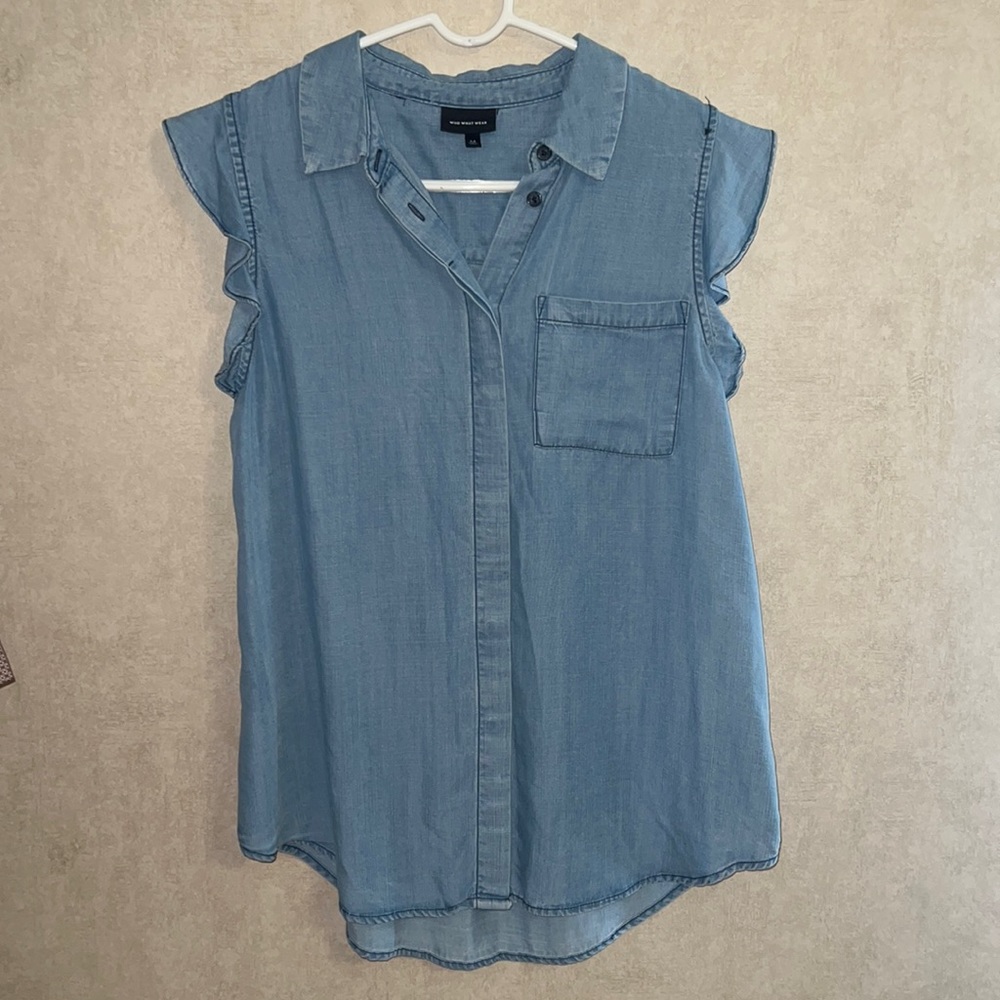 ❤️ Who What Wear Denim Top Medium